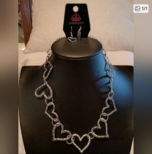 Paparazzi Silver Heart Necklace Set